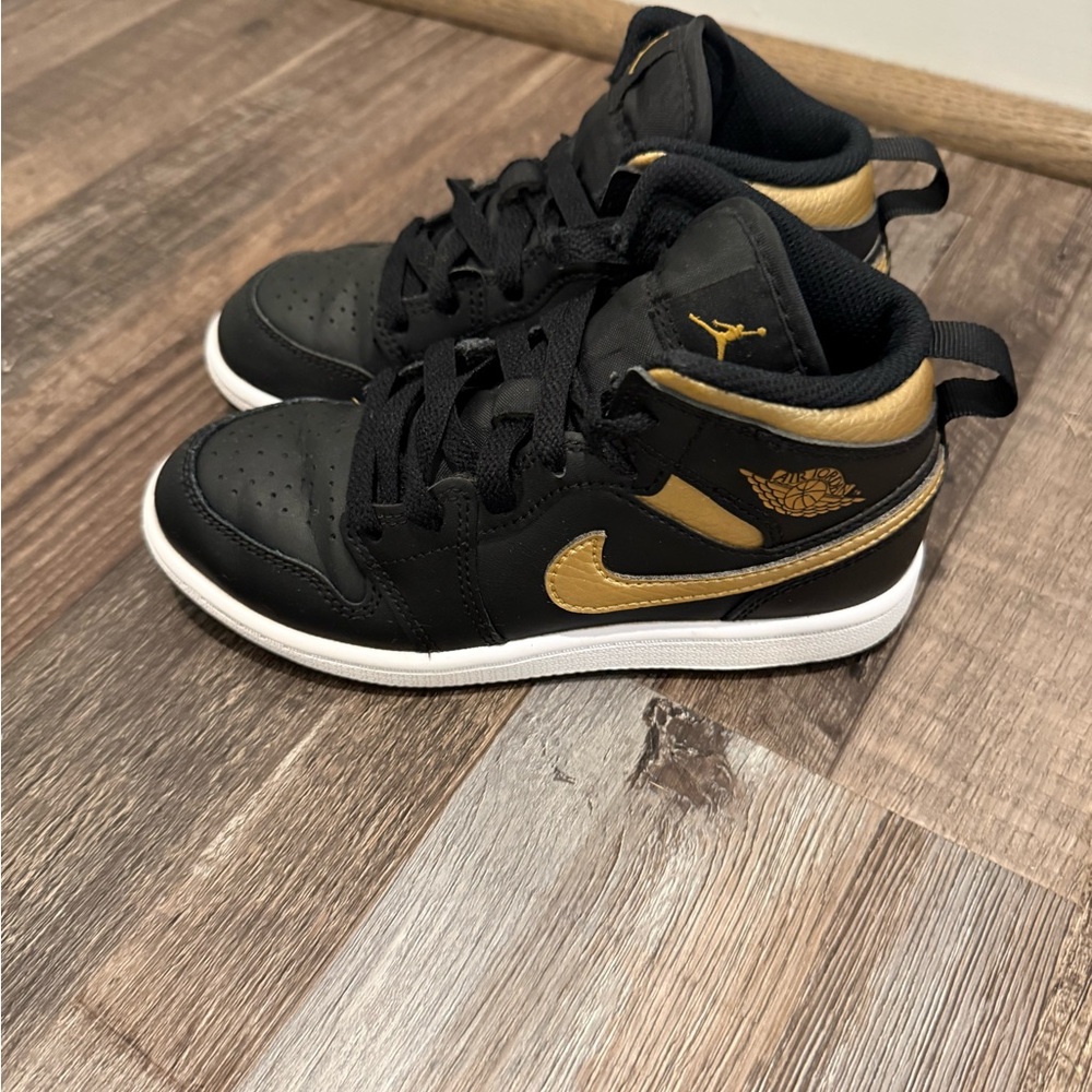 Jordan Black and Gold Sneakers Mid-Top Design